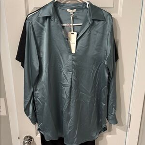 Women’s S SMALL PLEIONE SHIRT BLOUSE SATIN FEEL SLAT BLUE NWT LONG SLEEVE V NECK